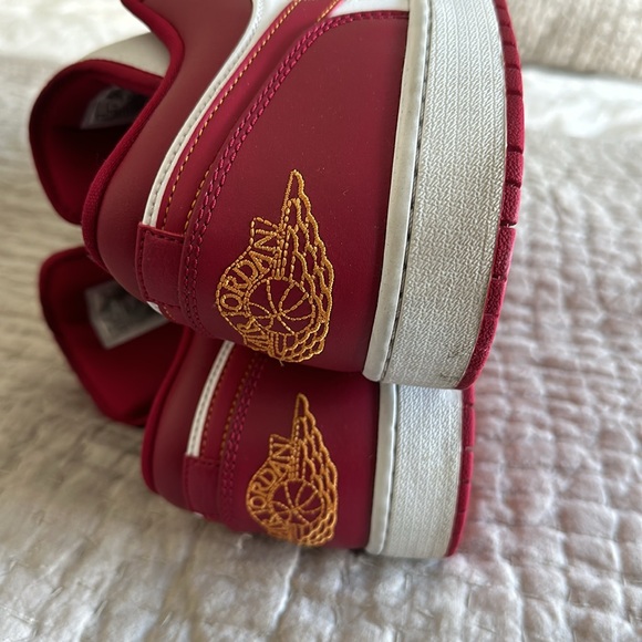 Low top red and white Nike sneakers size 15 - Picture 6 of 8